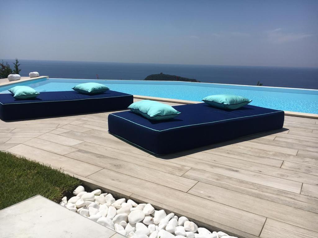 Luxury Villa Blue&Blanc Piscina A Sfioro Isola Diamante Exterior photo